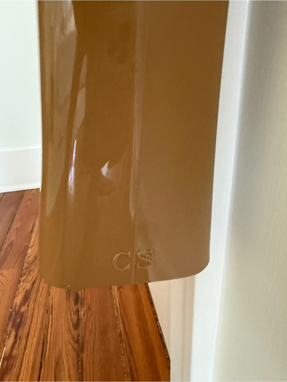 Carmen Sol Glossy Stud-Trim Jelly Large Camel Tote with Logo Charm - Picture 4 of 16